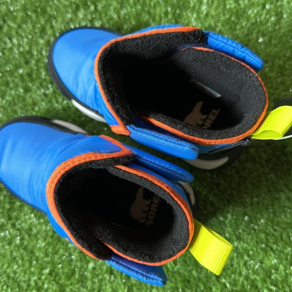 Sorel Kids Whitney II Boots - Toddler and Pre-School Sizes NWT - Picture 3 of 6